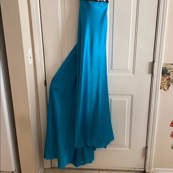 Turquoise sequined Gown - Picture 2 of 6
